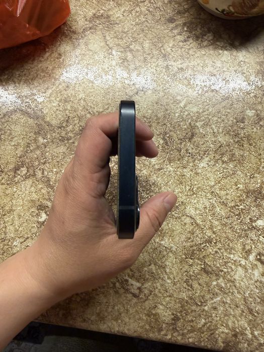 Iphone 13, 256 GB в идеальном состоянии, тёмно синий цвет