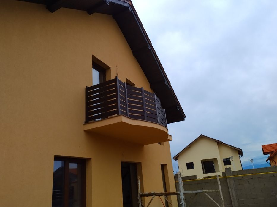 Balcoane aluminiu vopsit in camp electrostatic