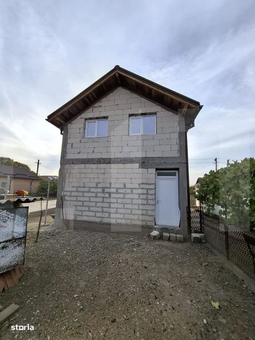 Casa P+M la rosu, teren 582 mp, garaj dublu, doua intrari – Teslui
