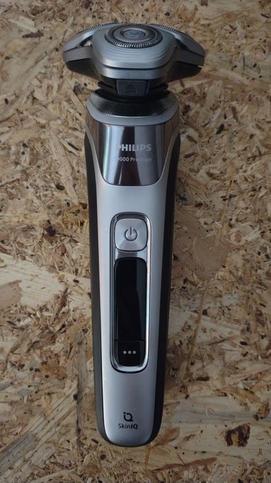 Aparat electric de barbierit PHILIPS Seria i9000 Pestige XP9204/30, barbierit umed/uscat, cap Precision Flexing 360, tehnologie Triple Action Lift&Cut