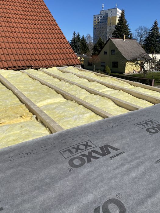 Executam reparati mansardari terase