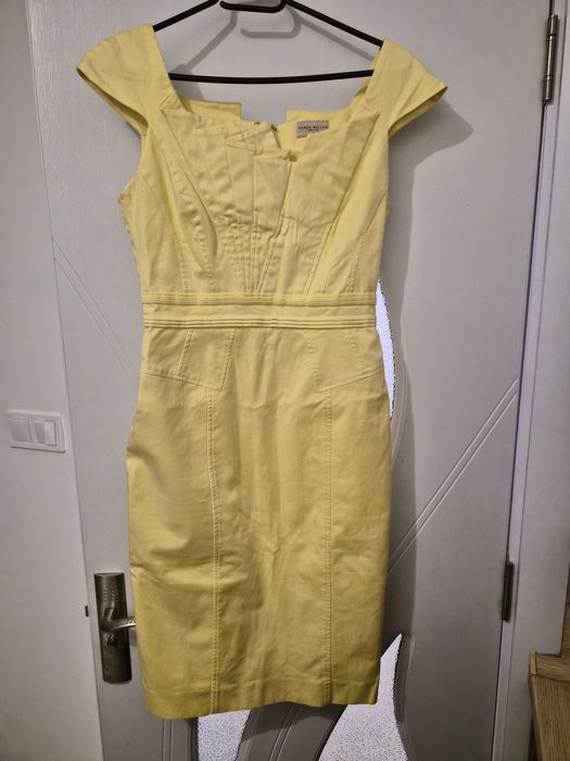 Жълта рокля Karen Millen