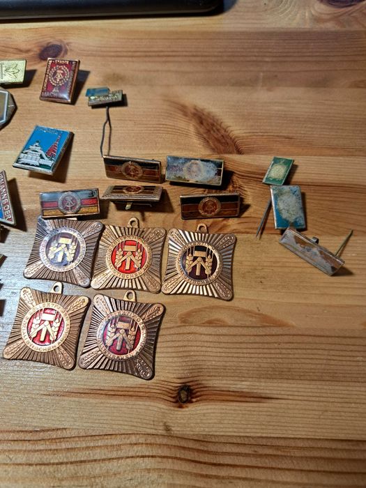 Insigne si medalii DDR