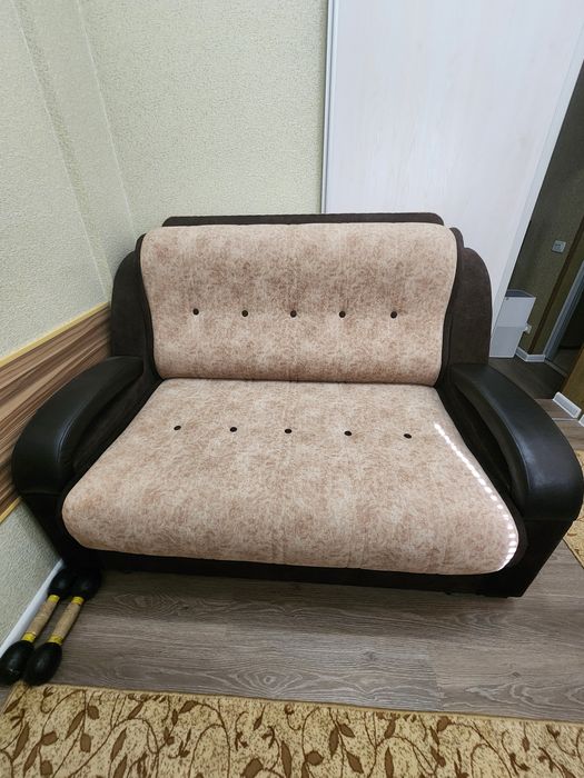 Продам диван в идеальном состоянии.Размер спального места 120 на 200