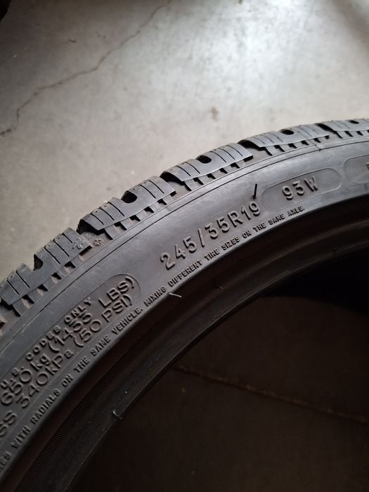 2 Anvelope de iarnă  245 35 r19 Michelin
