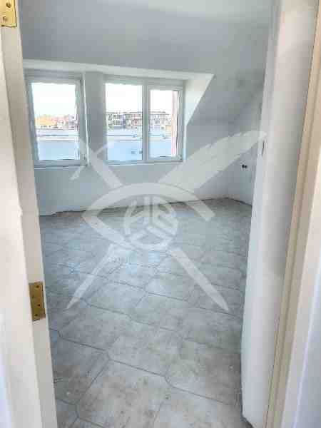 Продава се Четиристаен апартамент в Поморие - 200 кв.м за 554 €/кв.м - Снимка #2