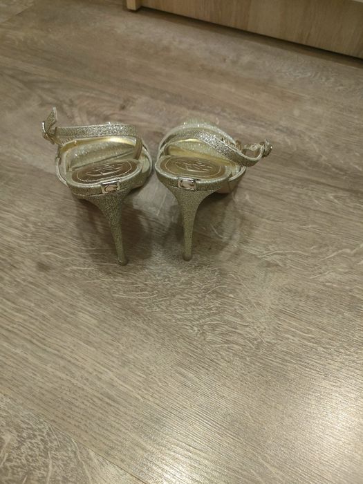 Босоножки женские