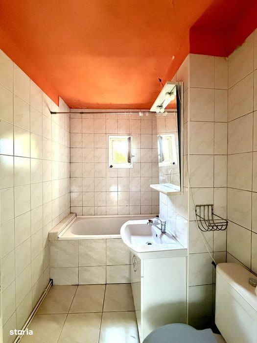 Apartament 3 camere 70 mp etaj 1 cartier Brădet izolat termic interior