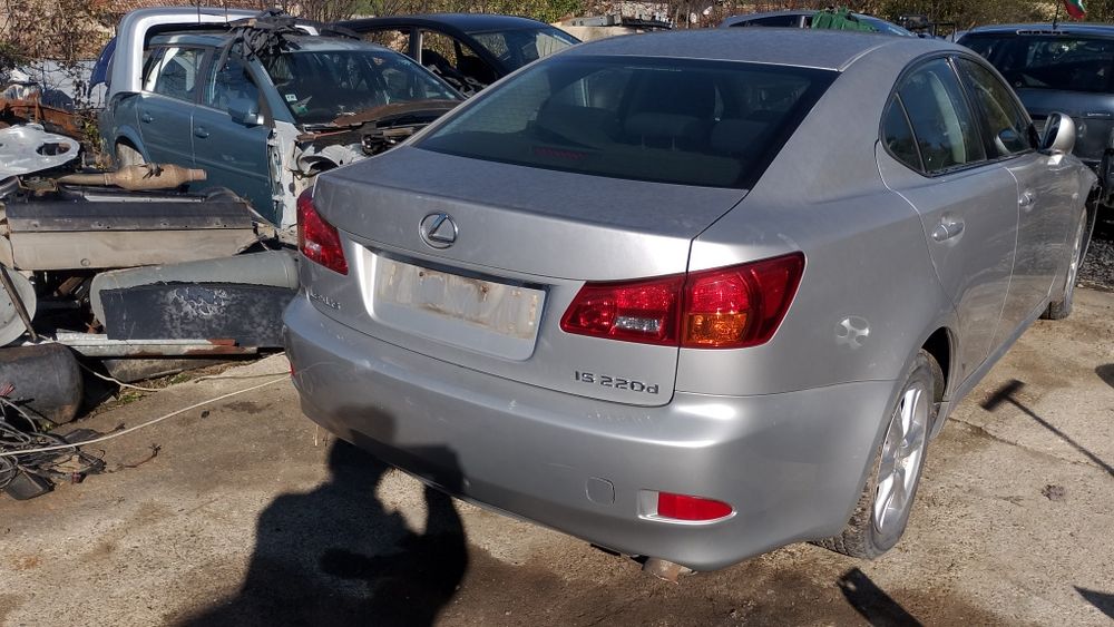 Лексус ИС 220 д 2007 г само на части.