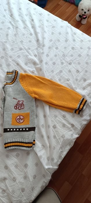 Pulover pentru copii de 5-6 ani nou nouț.