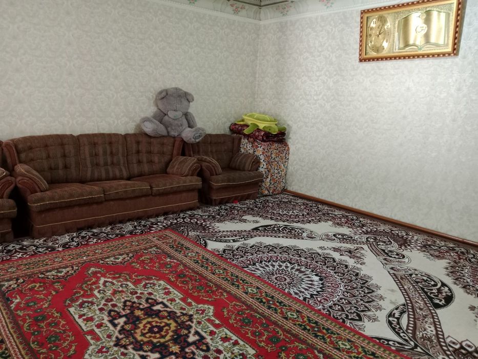 Uy sotiladi shtabda 3 sotiq 6 xona  holati yaxshi  narxii kelishamz