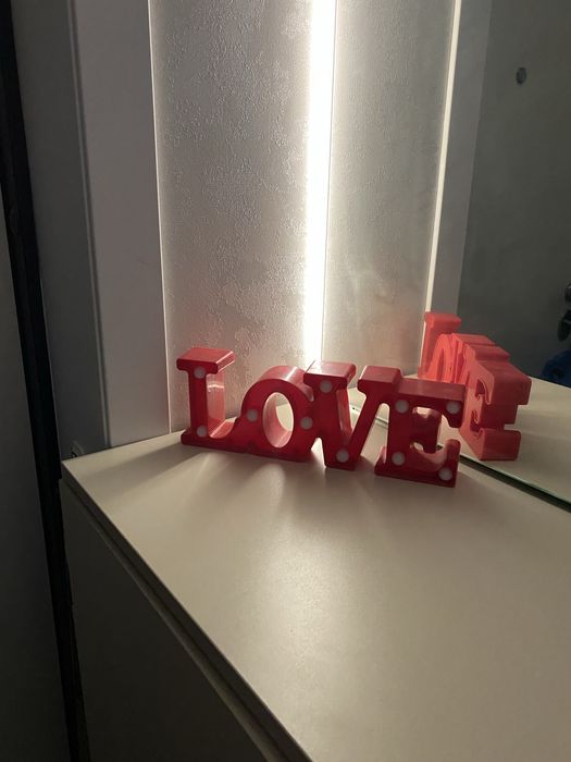 Светильник с надписью love