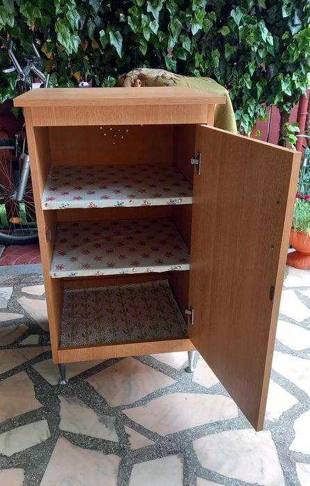 Dulap de bucătărie+ Aparat de cafea pt capsule