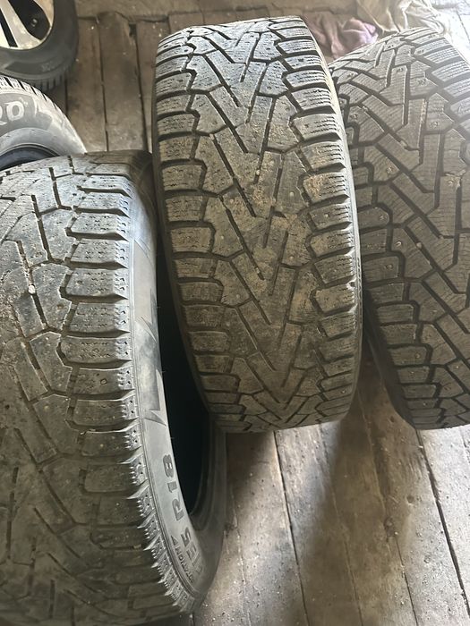 Продам б/у зимние шины на крассовер