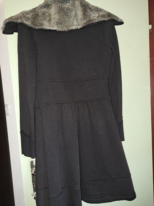 Зимна жилетка с пухена яка