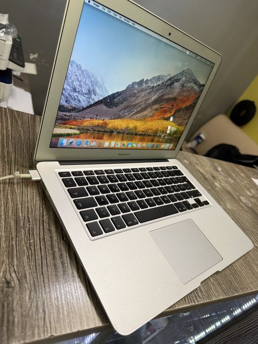 MacBook Air A1466 / Mid 2012
