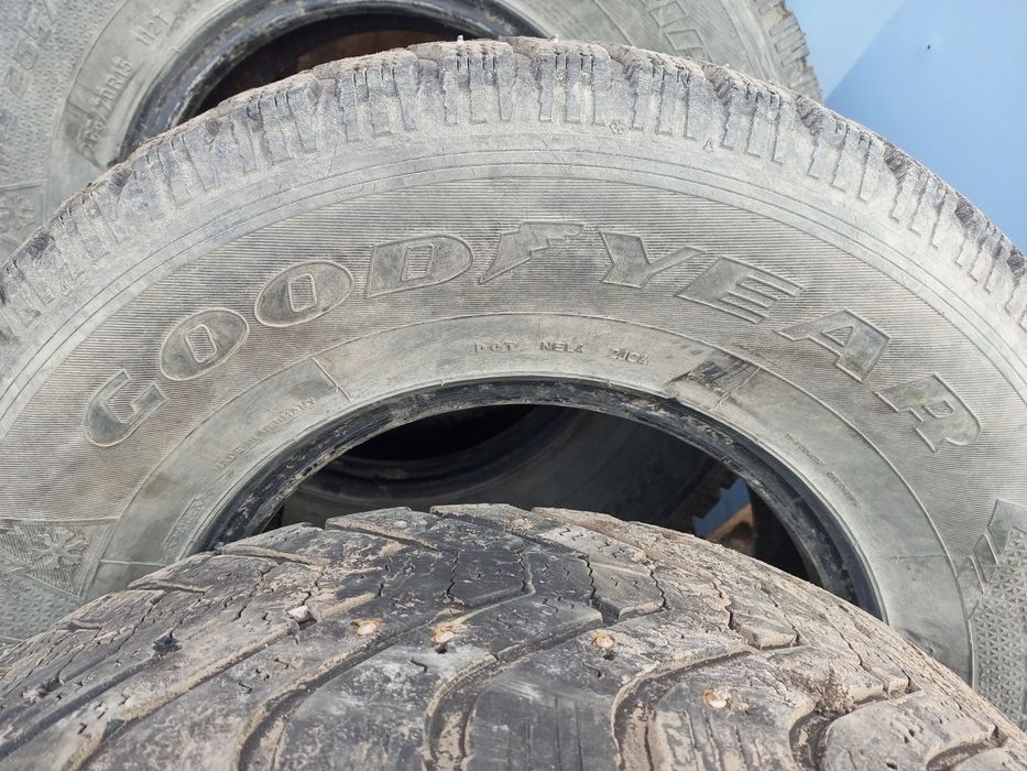 Продам резину на 15/70/265