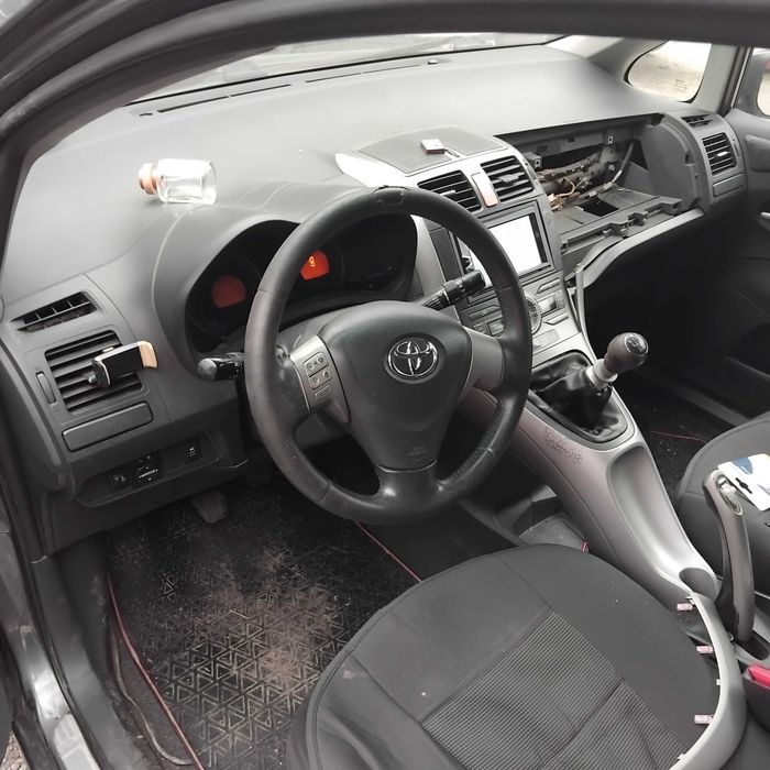 Toyota Auris 2.0d4d 126 к.с. на части