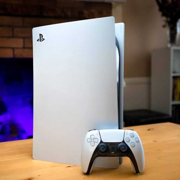 Продам игровую приставку PS5 с играми