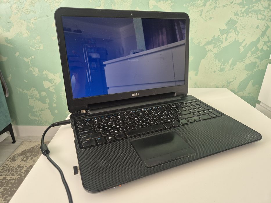 Продам рабочий ноутбук Dell Inspiron