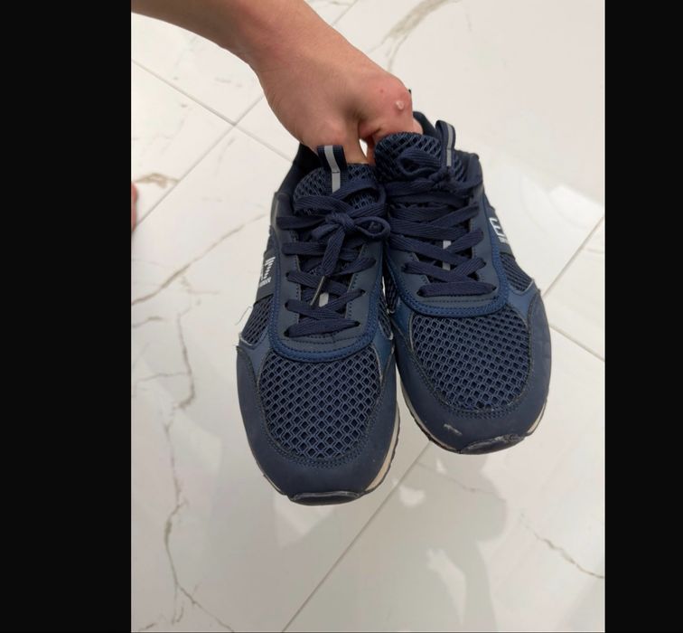 Продам кроссовки ea7