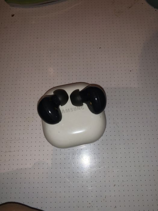 Продам наушники срочно Buds 2