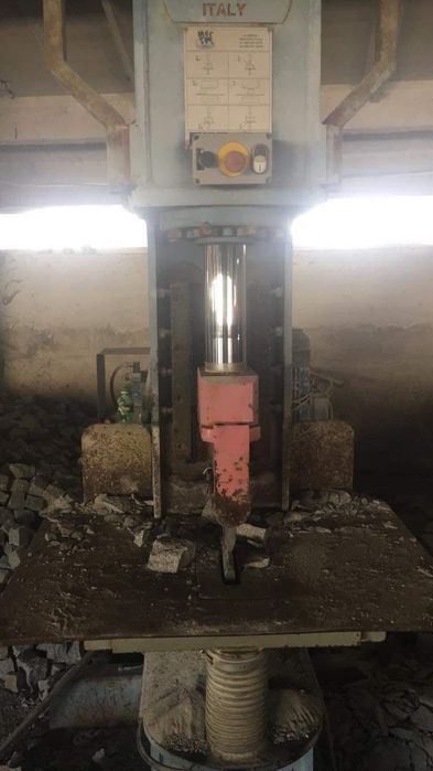 Преса за изработка на павета