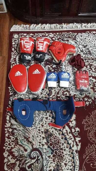 Yangi va ishlatilgan boks perchatka shlem mma qolqop va bint sotiladi