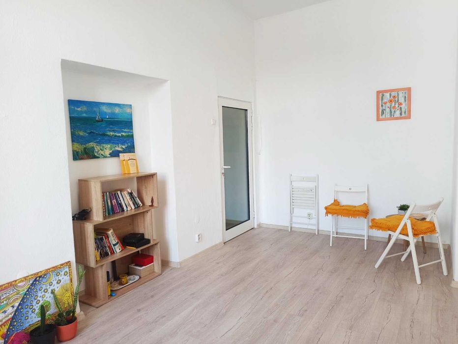 Дава се под наем Офис в София, Център - 20 кв.м за 9.69 € - Снимка #1