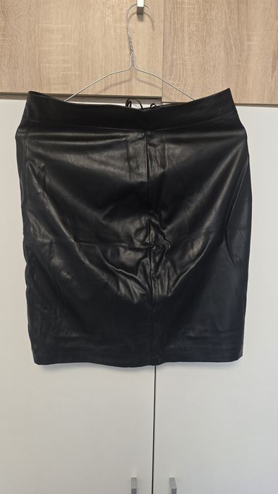 Rochita neagra, scurta