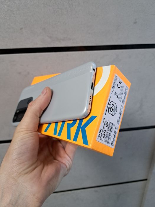 Tecno Spark 8c память 64gb очилмагян