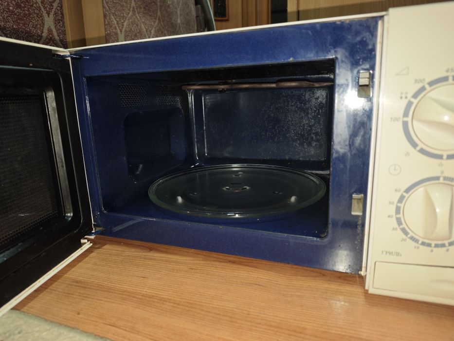 Микроволновка Samsung CE2618NR