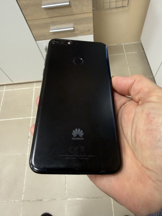 Huawei Y7 (2018) 2/16gb - отличен