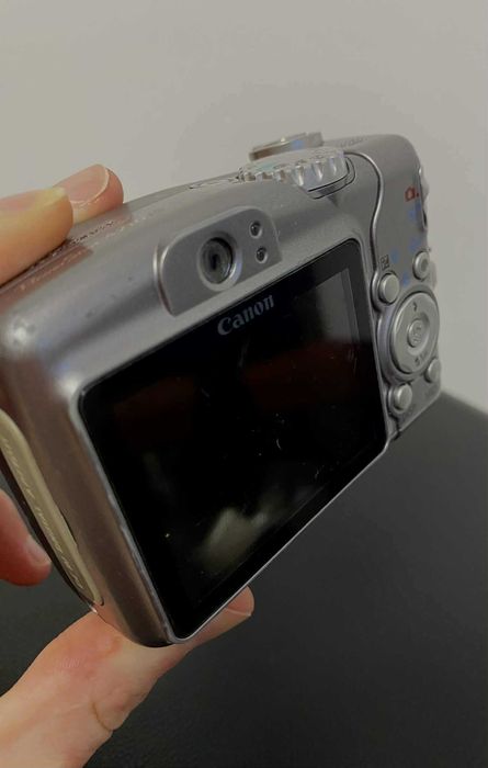 Vând aparat foto digital compact Canon PowerShot A710 IS, funcțional.