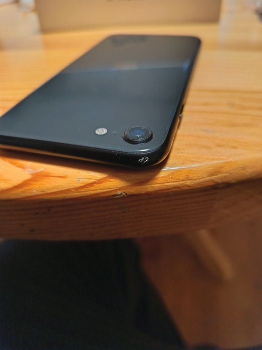Iphone se 2020 черен