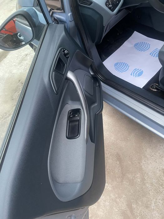 Se vinde FORD FIESTA 2010