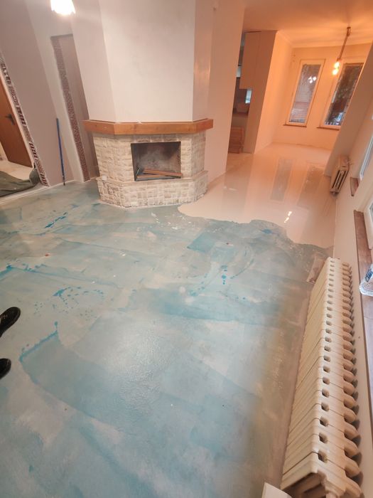 Саморазливна замазка, самонивелираща се замазка