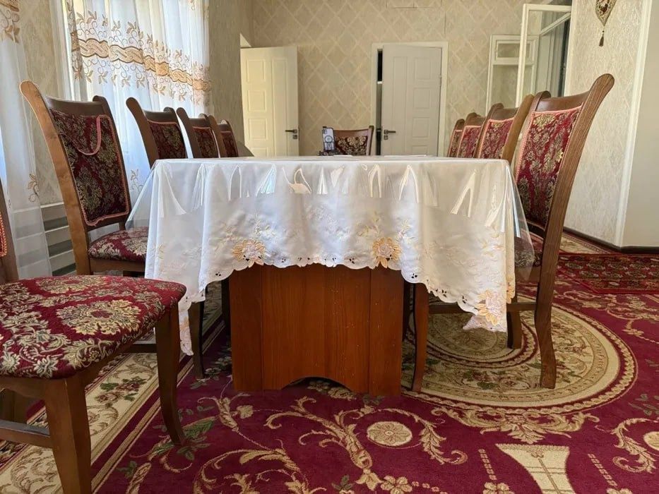 Мебел стол стул            .