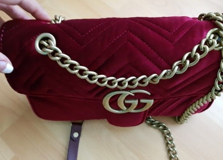 Geanta Gucci catifea,logo metalic auriu mat, saculet, etichetă