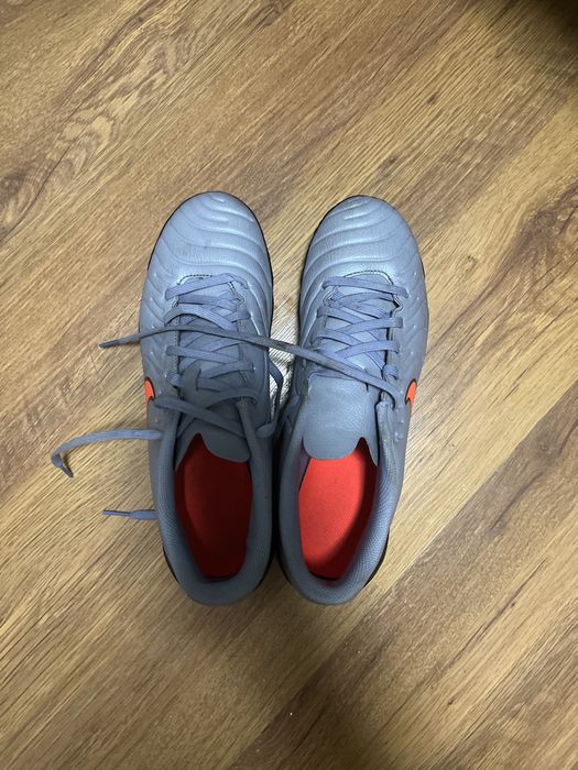 Продавам стоножки Nike Tiempo Legend 10 Club TF