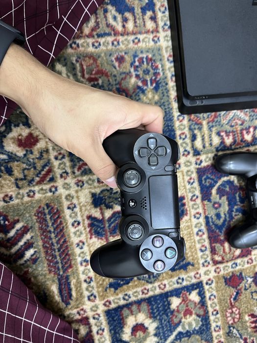 Ps 4 slim 1Tb 2 джойстика