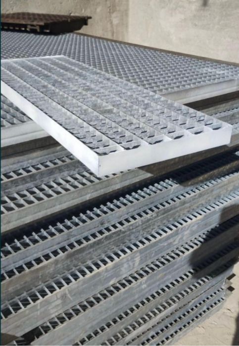 Trepte zincate galvanizate
