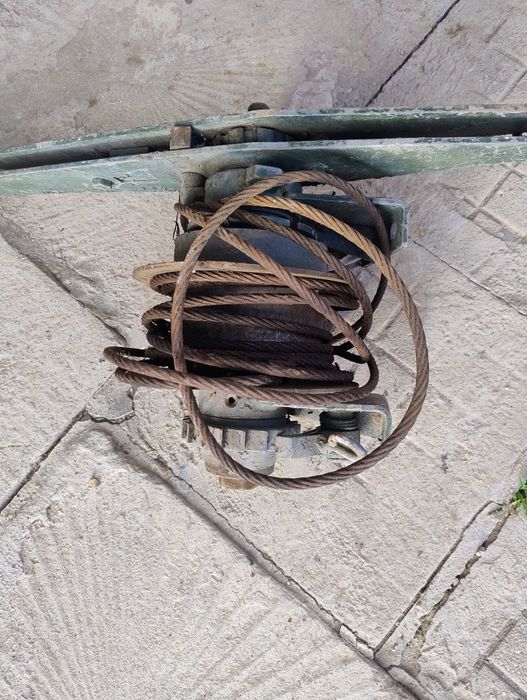 Продавам ръчна лебедка до 3Т
