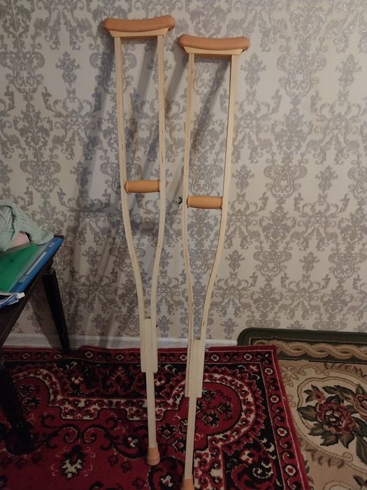 Костыл новый удобный бюджетный