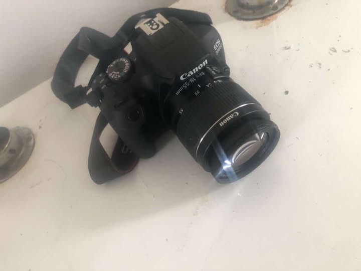 Canon 2000D EOS.