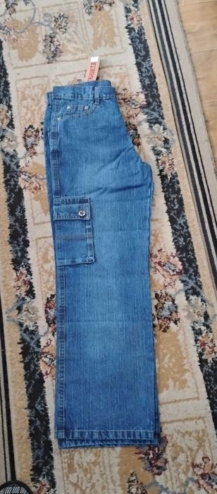 Vând blugi bărbați