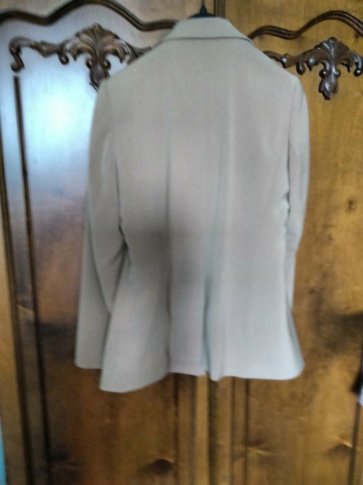Costum dama de ocazie. Material de calitate .Marimea XS .