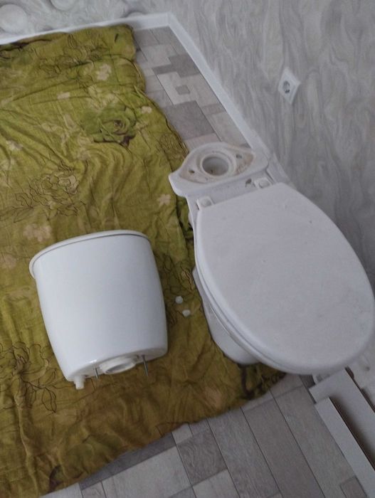 Продам раковину, унитаз, смесители