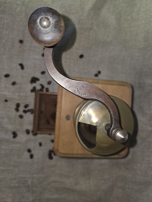 Rasnita de cafea Peter Dienes