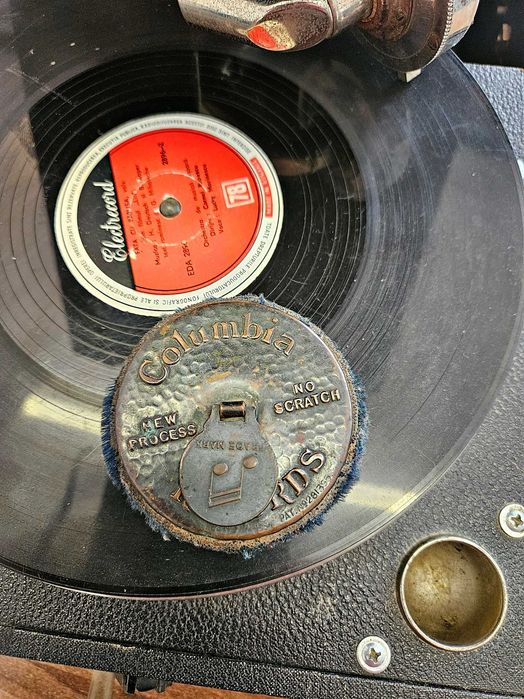 Gramofon Columbia Viva-tonal Grafonola, model No. 109A, (1920 Londra)